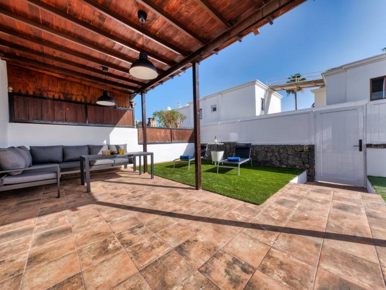 Villa Flaminia, Puerto del Carmen, 4 bedrooms, near the beach — photo 5