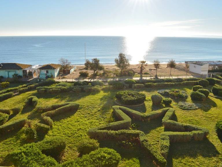 Studio for 4 with Terrace on the Beach in Le Lavandou — photo 2