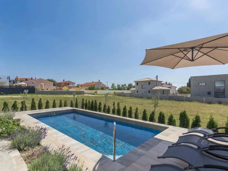 Fully equipped pleasant vacation home with terrace, garden & private pool | Pets allowed — photo 4