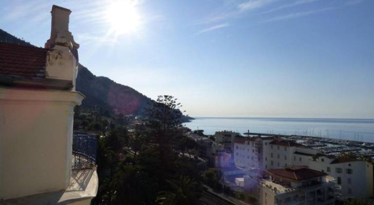 Holiday apartment with yard in Menton