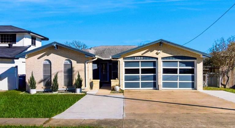 House | Pets are welcome in Corpus Christi, TX