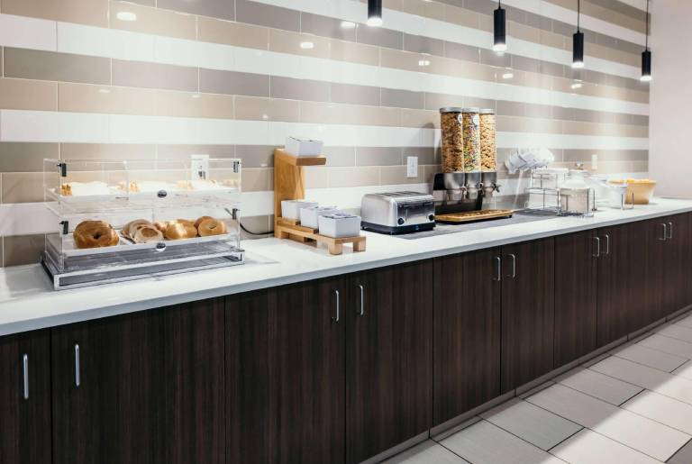 La Quinta Inn & Suites by Wyndham Ankeny IA / Des Moines IA — photo 3