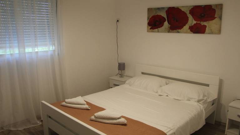 Fully equipped villa with hot tub, grill & private pool | Pets allowed — photo 5