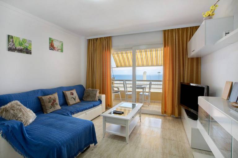 Holiday apartment with fast internet & patio | Sea view | Next to the beach | Pets allowed — photo 2