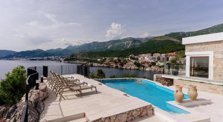 Apartment with private pool & terrace — photo 4