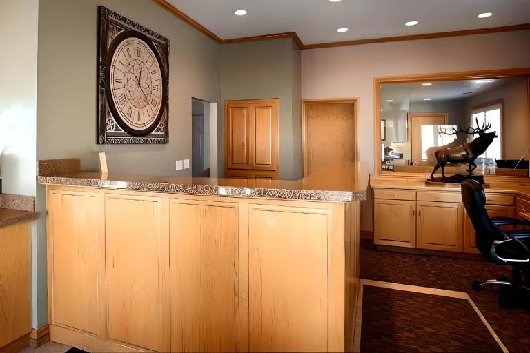 Econo Lodge Inn & Suites Vernal near Dinosaur Monument — photo 2