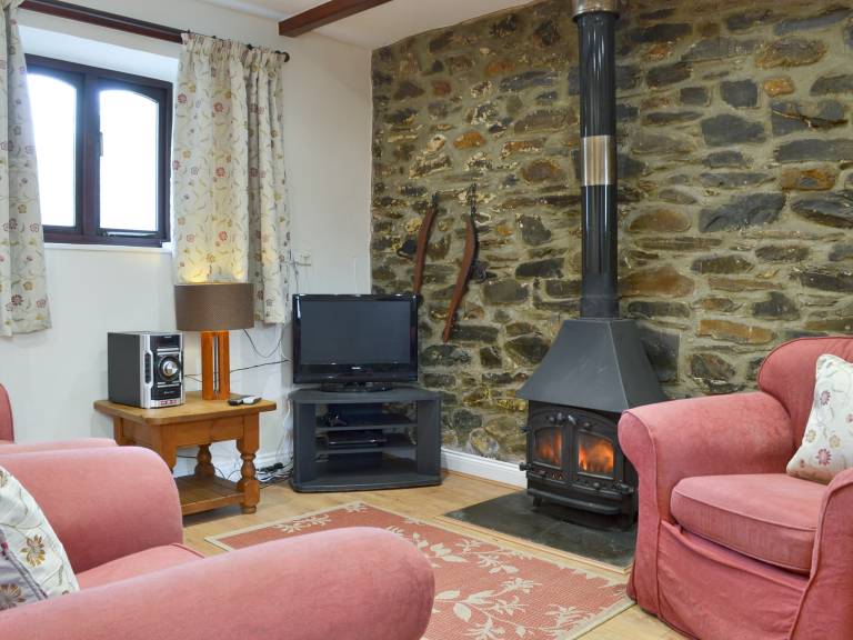 Family-oriented charming cottage with pool, garden & barbecue | River view | Pets are welcome — photo 4