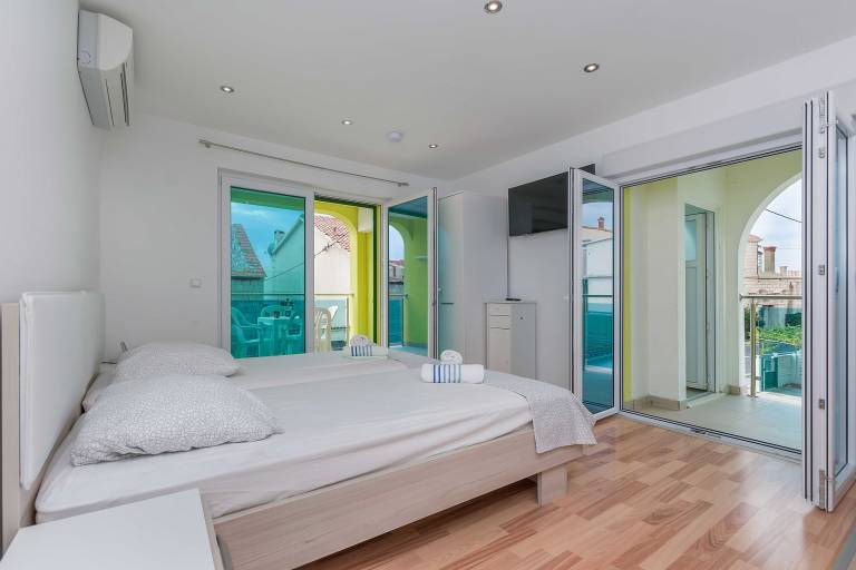 Apartment with patio | Close to the beach | Pets allowed in Omis