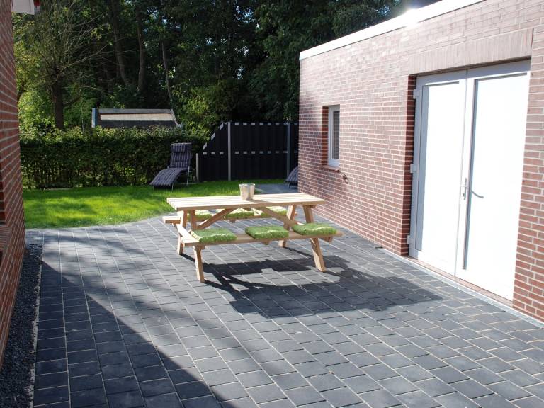 Vacation home with yard & terrace — photo 3