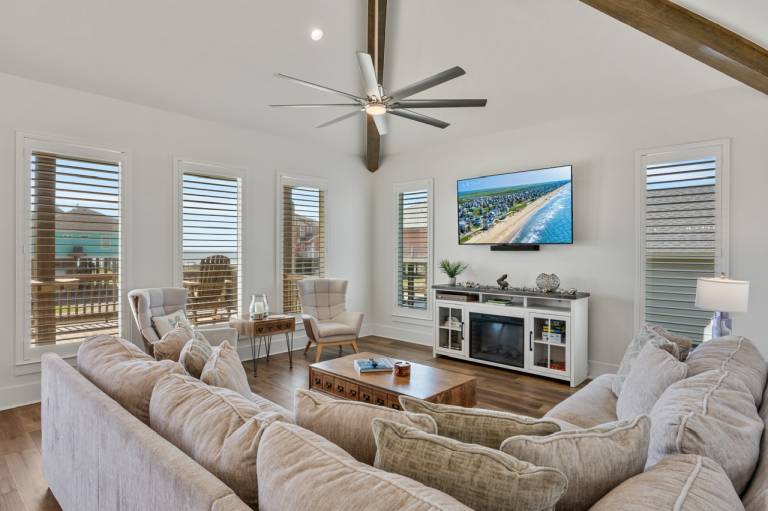 Charming vacation home with BBQ | Beach view | Pet-friendly — photo 3