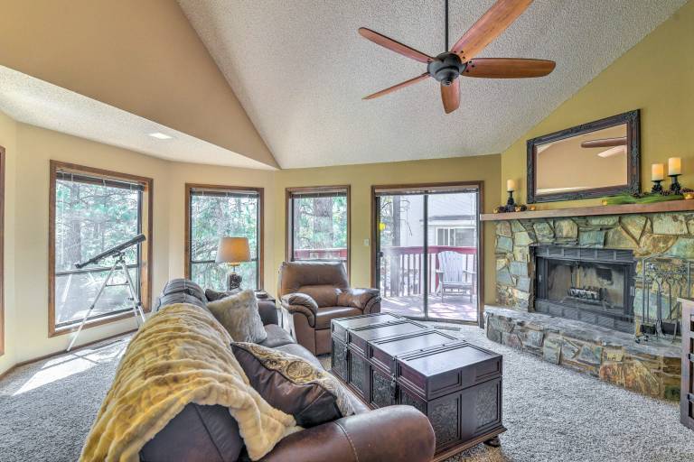 Wooded Retreat w Deck 4 Mi to Downtown Flagstaff