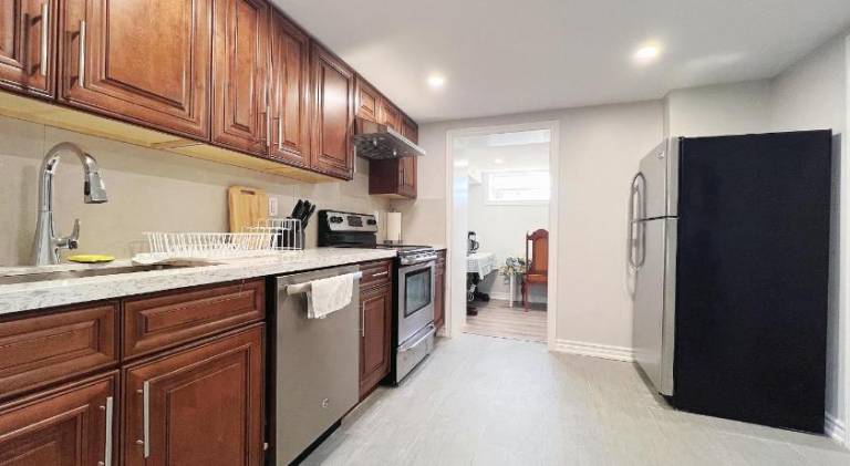Cozy & Modern Ensuite Basement Rooms Steps to Subway & Downsview Rogers Stadium