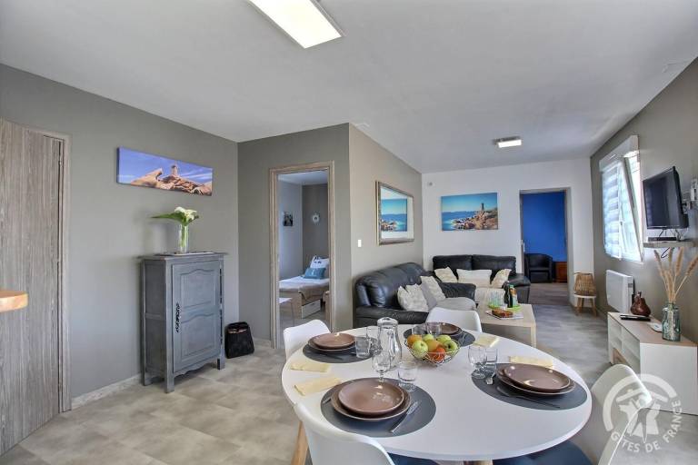 Gite with patio & garden — photo 4
