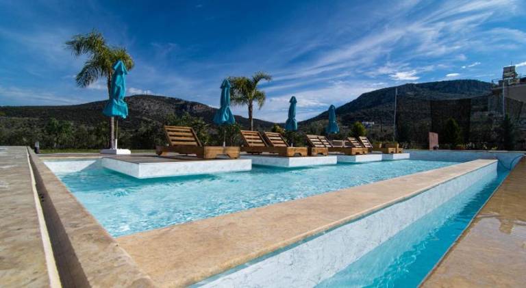 Villa with terrace, pool & hot tub — photo 3