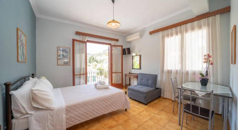 Apartment with patio in Kefalonia