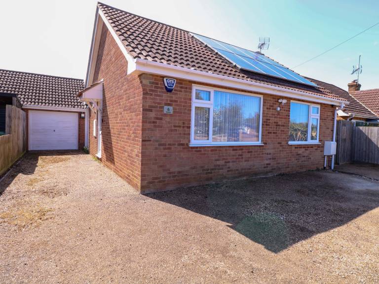 Family-oriented cottage with garden | Beach view | Beach nearby | Pets allowed in Hunstanton