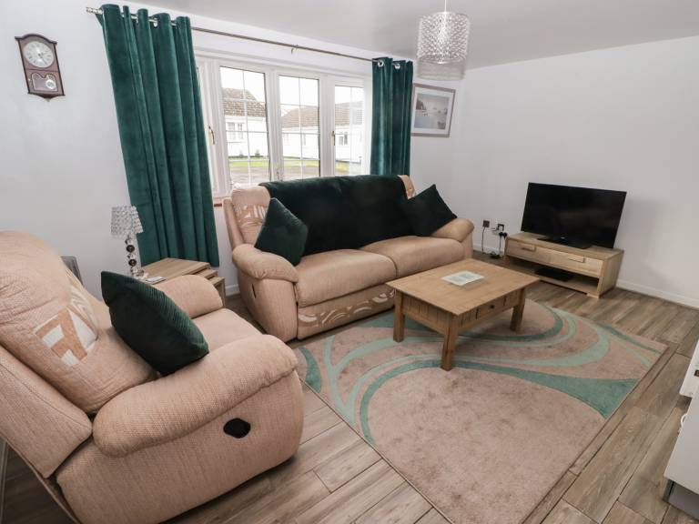 Cottage with garden | Beach view — photo 3