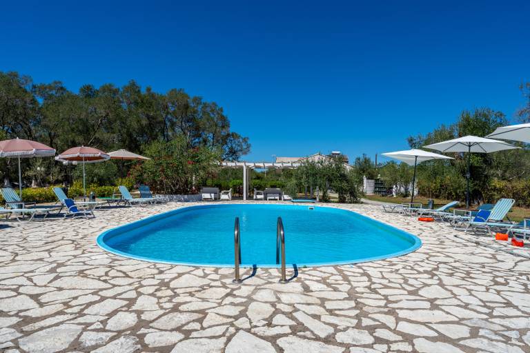 Family-oriented wonderful studio with pool & yard | Garden view | Good for workation | Dogs allowed in Corfu