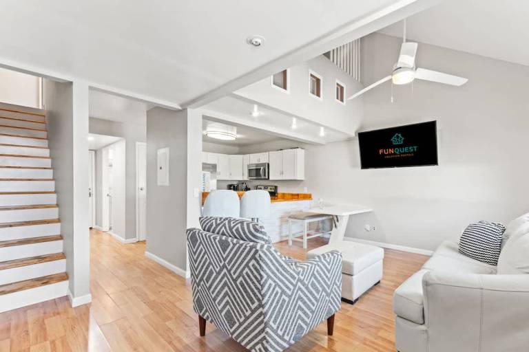 Family-friendly pleasant vacation home with yard | Next to the beach | Pets allowed — photo 2