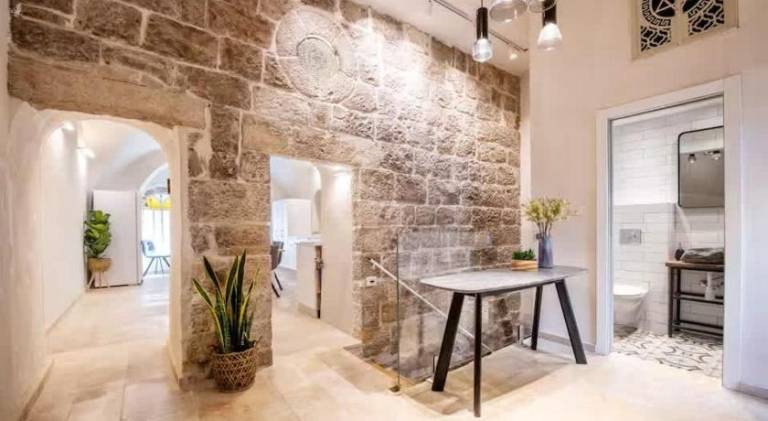 House | Dogs allowed in Jerusalem