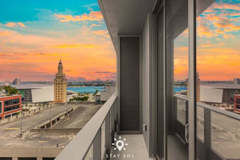 City Views with Bright 1BR Refined in 501 Miami