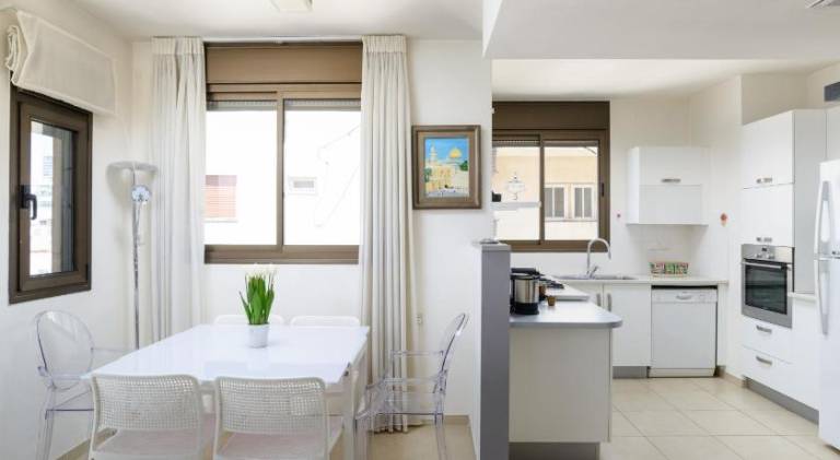 Comfy 2BR with Terrace next to Beach by FeelHome — photo 5