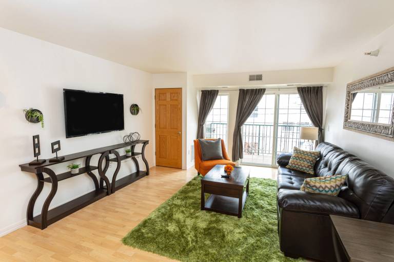 Family-friendly rental apartment with patio | Pets allowed — photo 4