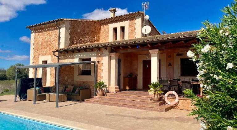 Fully equipped villa with patio, private pool & barbecue | Pets allowed in Llucmajor