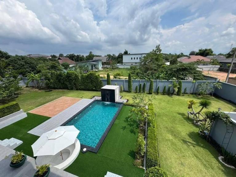 Villa with jacuzzi, yard & pool | Suitable for remote work | Pet-friendly — photo 5