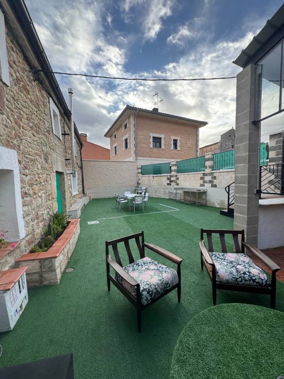 Vacation home with terrace, private pool & garden | Mountain view | Perfect for remote work — photo 2