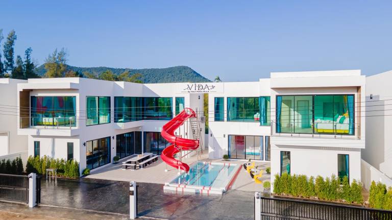 Villa with terrace, barbecue & private pool | Good for workation | Pet-friendly in Sattahip