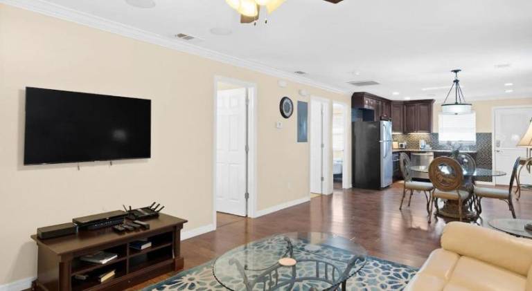 Apartment with pool — photo 2