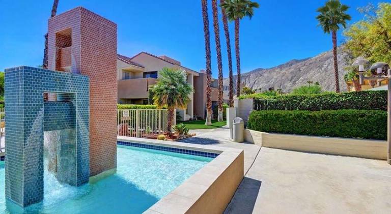 House with jacuzzi & pool — photo 5