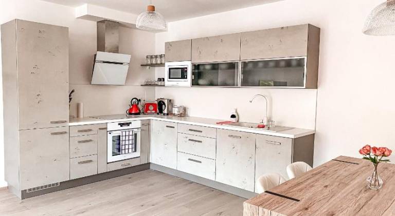 Holiday apartment with hot tub, private pool & patio | Ski nearby | Pets allowed — photo 2