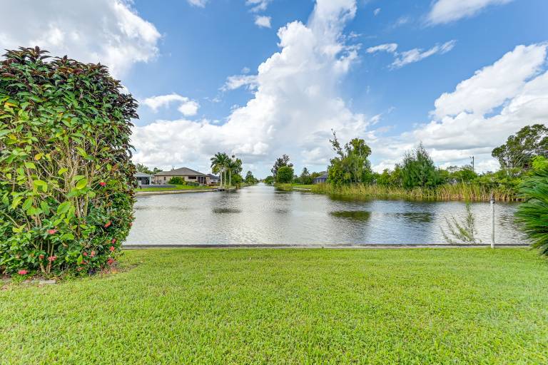 Waterfront Cape Coral Home: Views & Birdwatching — photo 3