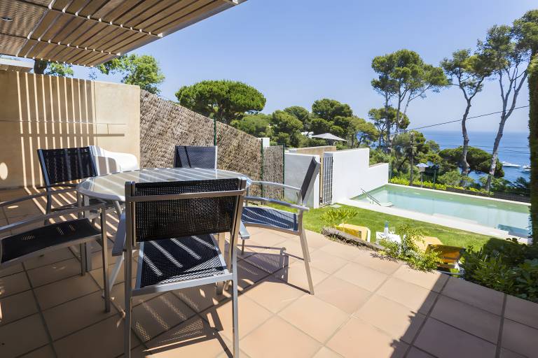 Fully equipped vacation home with barbecue, pool & garden | Garden view | Beach nearby | Dogs allowed — photo 3