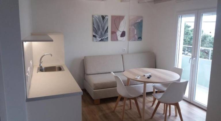 Lovely holiday apartment with hot tub, patio & yard | Pets are welcome — photo 5