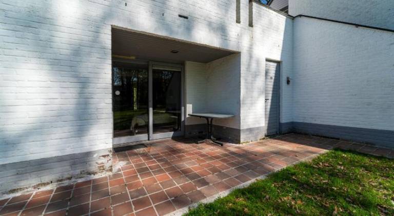 House with pool — photo 4