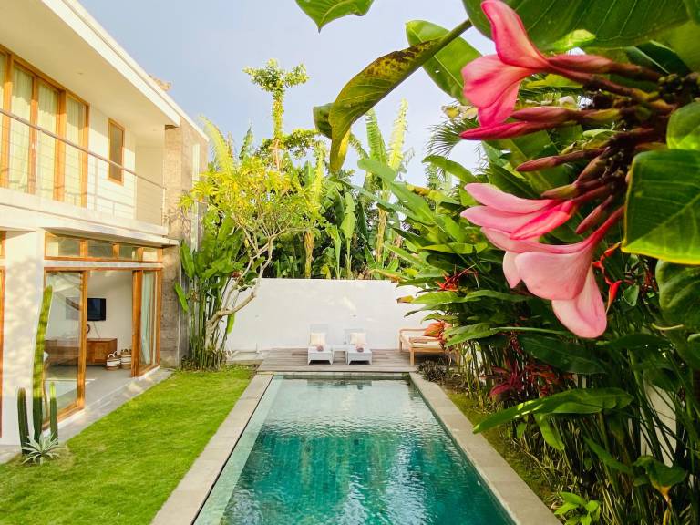 Child-friendly villa with barbecue, garden & pool | Suitable for remote work | Dogs allowed in Canggu