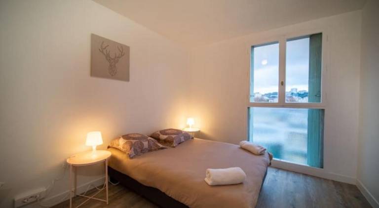 Fully equipped apartment balcony sleeps 7 wifi — photo 4