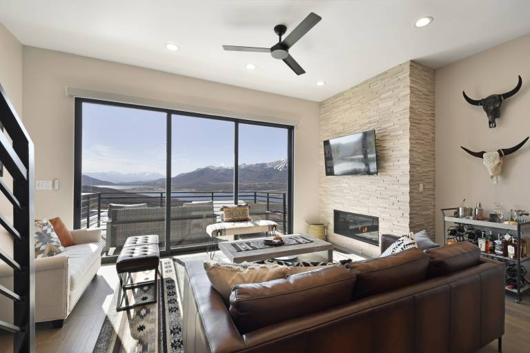 Incredible Views 2 Kitchens Garage Lake Access