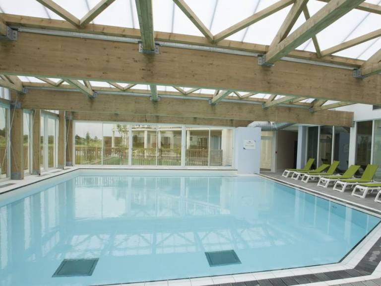 Lovely vacation home with heated pool & terrace | Next to the beach | Pets are welcome in Caen