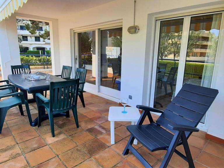 Family apartment with garden and terrace near the beach in Llançà — photo 4