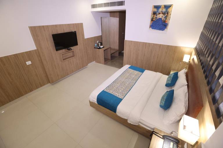 Hotel Corporate Suites with Free One way Airport Transfer