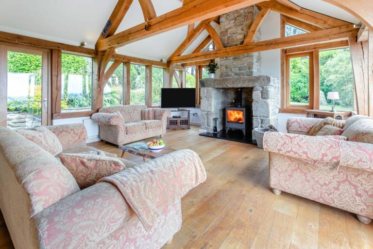 Cottage with hot tub, garden & patio | Water view — photo 5