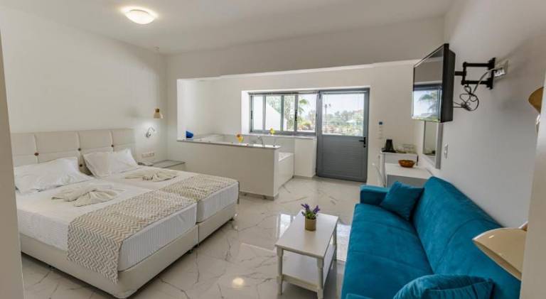 Serviced apartment with garden, terrace & pool | Close to the beach | Pet-friendly — photo 2