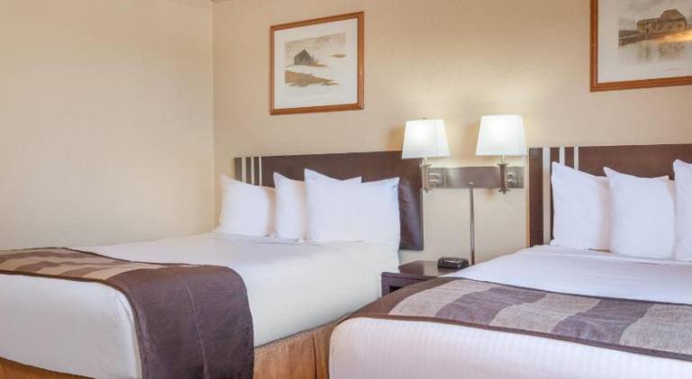 Econo Lodge Inn & Suites in Medicine Hat, AB