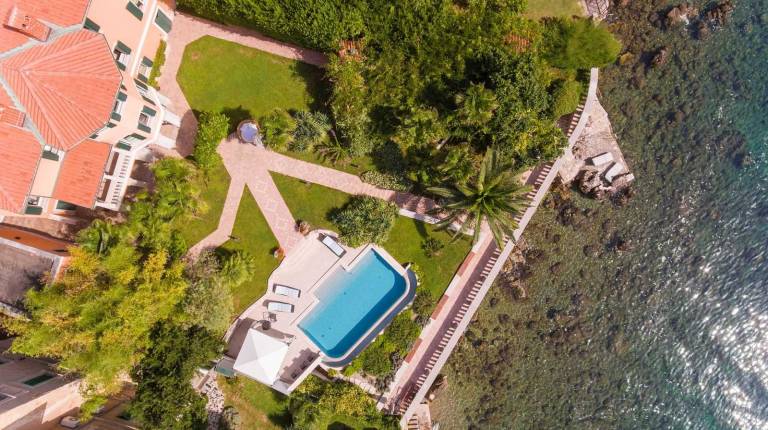 Villa with patio, pool & BBQ | Pool view | Next to the beach | Dogs allowed — photo 4