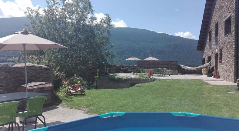 Vacation home with barbeque, yard & terrace | Pets allowed — photo 3