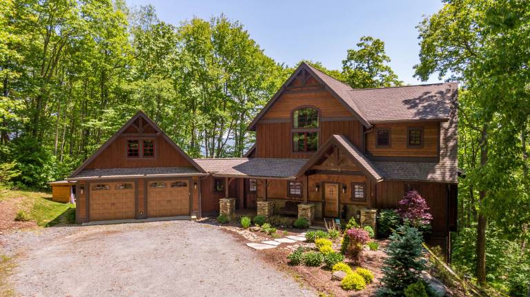 House  Beech Mountain